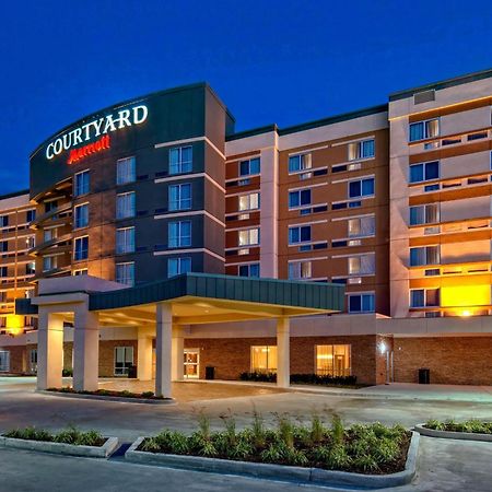 Courtyard By Marriott Westbury Long Island Hotel Exterior photo