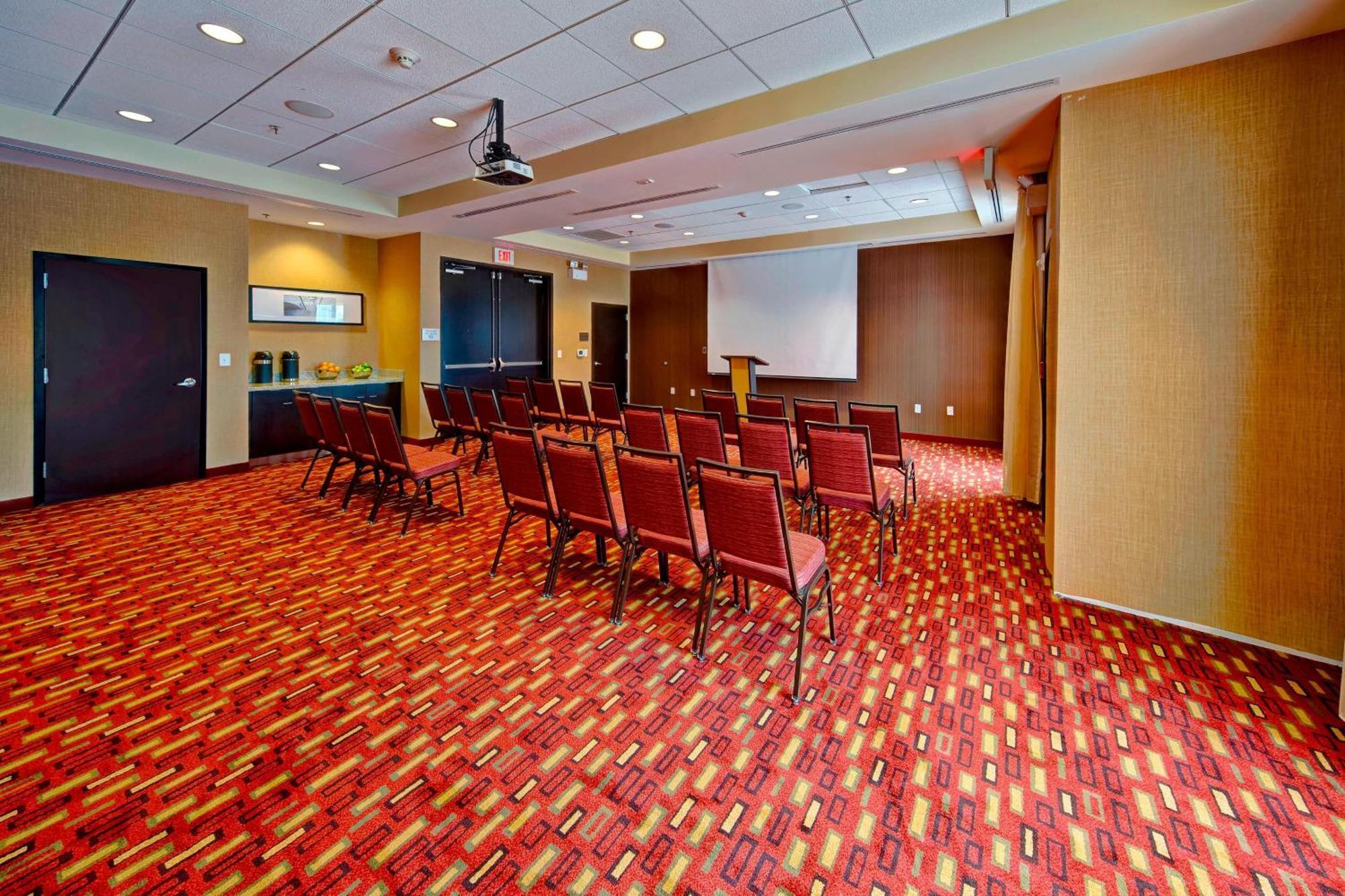 Courtyard By Marriott Westbury Long Island Hotel Exterior photo