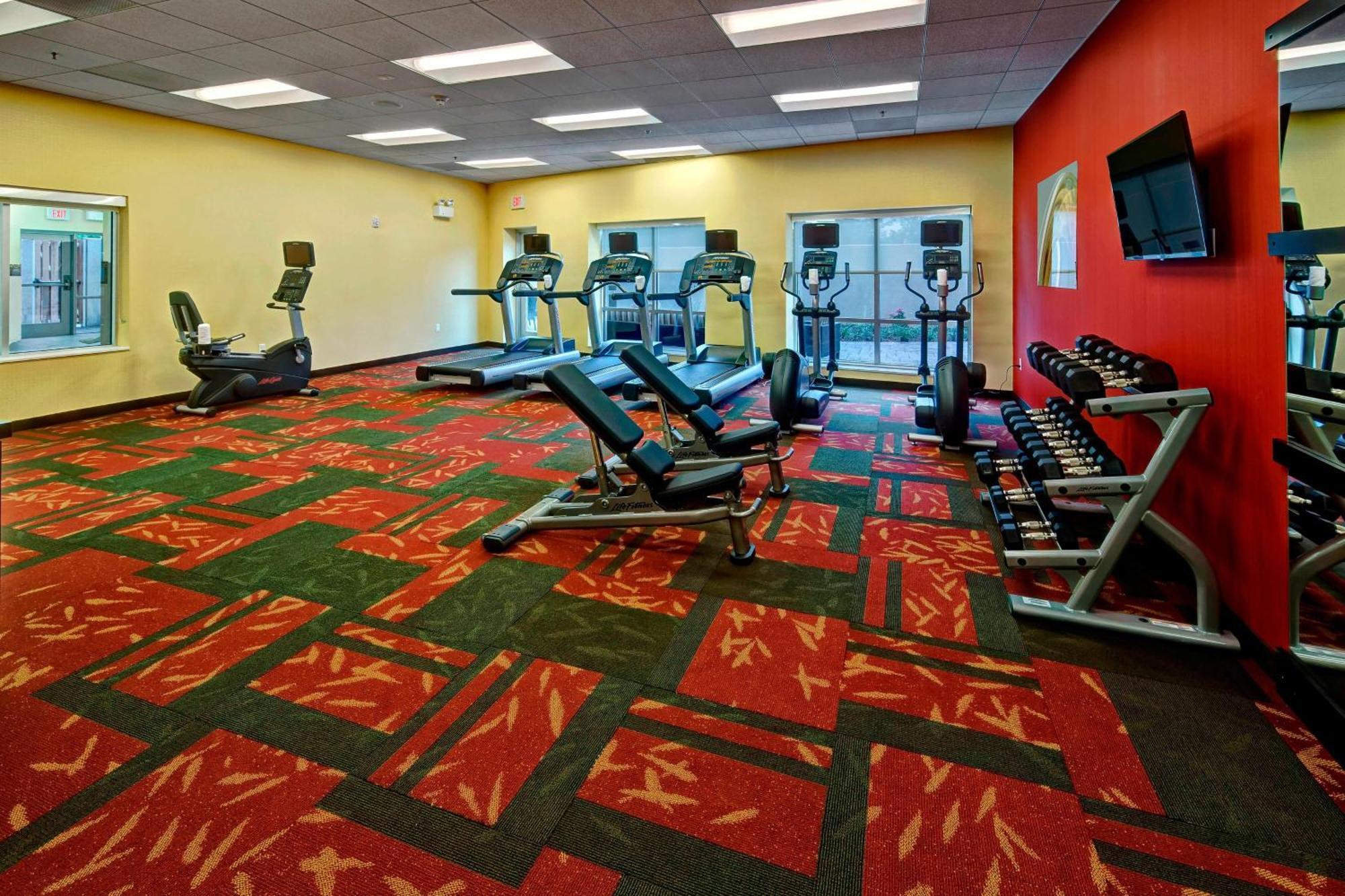 Courtyard By Marriott Westbury Long Island Hotel Exterior photo