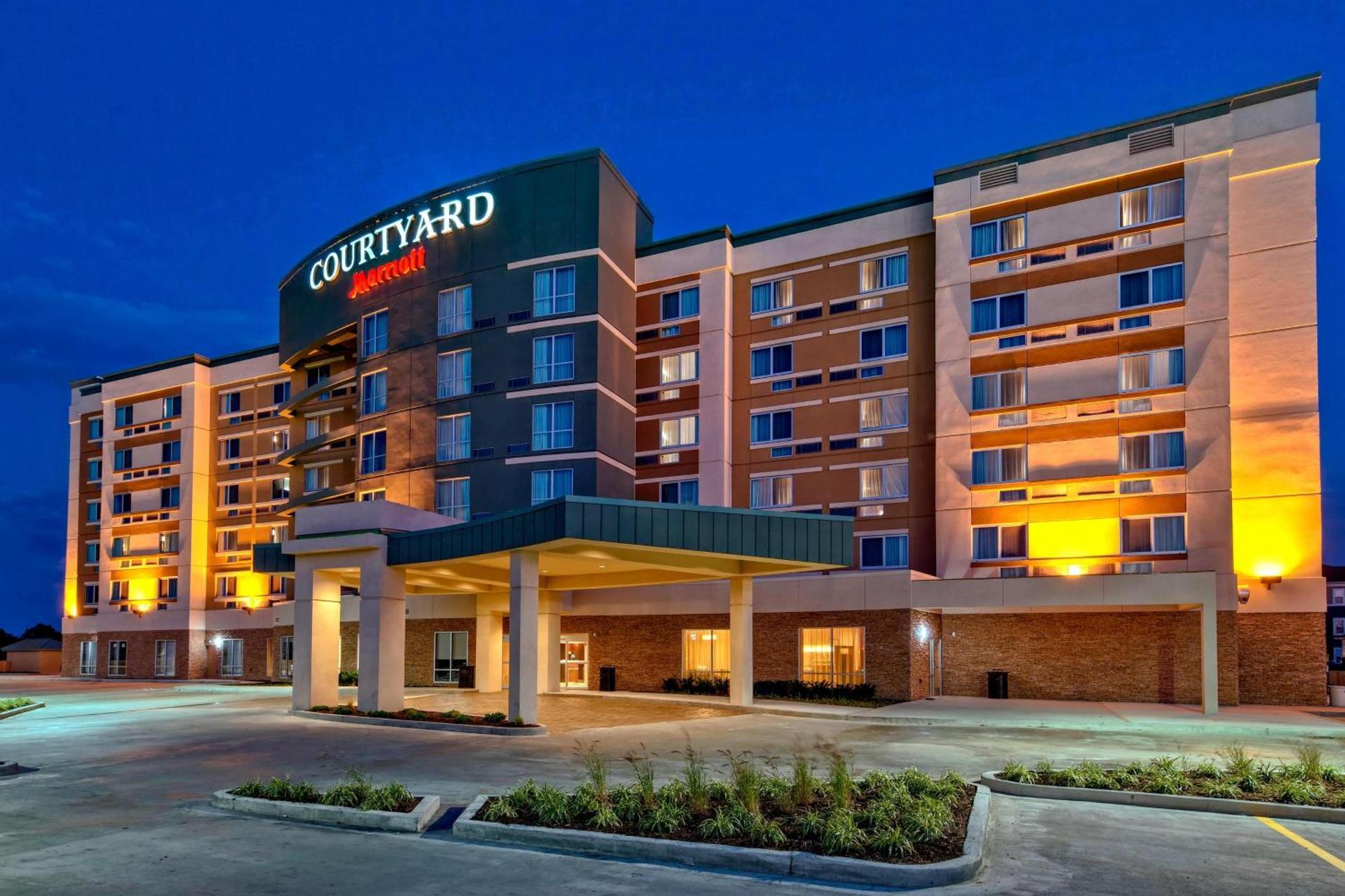 Courtyard By Marriott Westbury Long Island Hotel Exterior photo